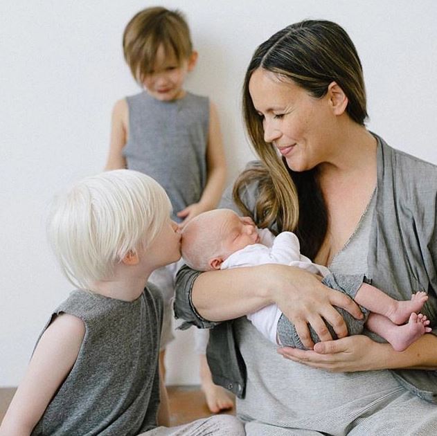 Giving birth to a child with white snow hair, the mother is unaware of the child's dangerous illness 11