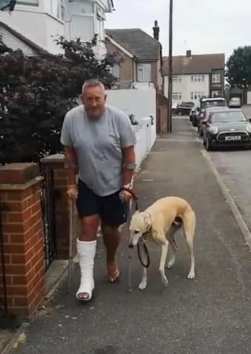 Owner lost £300 after his dog pretended to be lame and imitated owner's broken leg 1