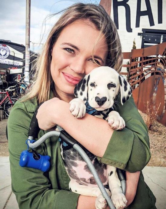 Ms. Smith, who lives in Colorado (USA), retrieved her dog Wiley from a dog farm in Oklahoma (Japan) last year on San Patricio's Day (March 17, 2018). Image: Instagram