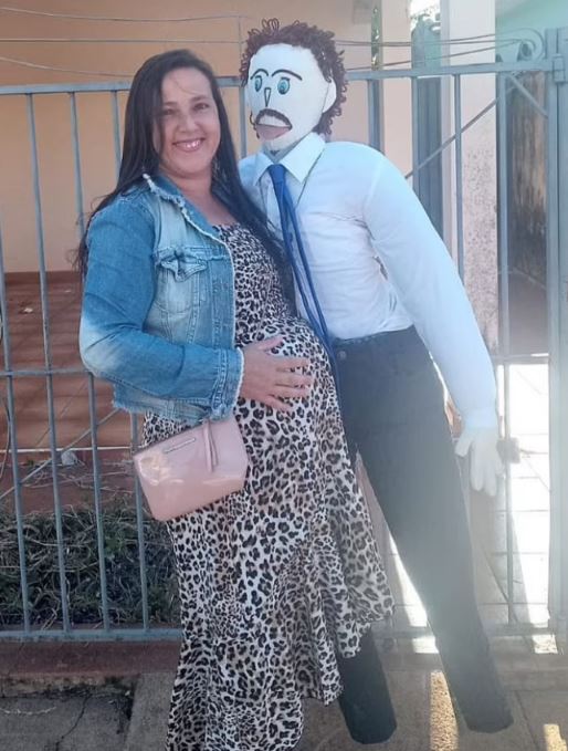 Woman who married a rag doll pregnant with second child after husband's infidelity 8