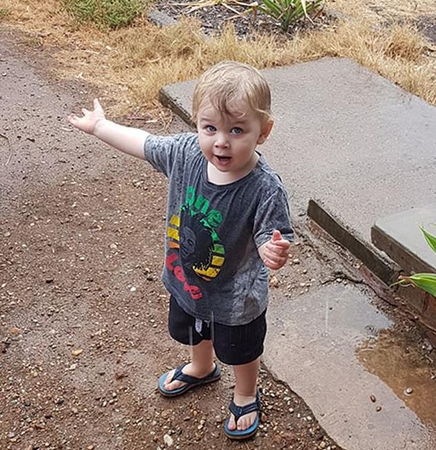An 18-month-old boy sees rain for the first time in his life, dances with joy and splashes in puddles 1