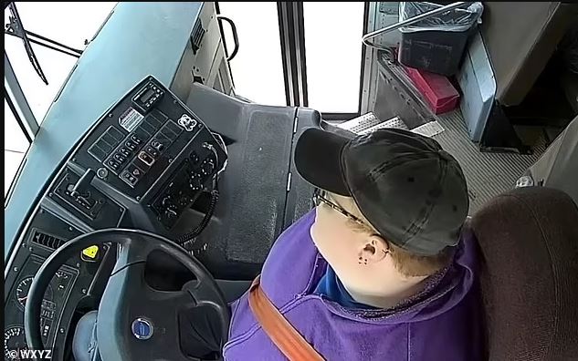 13-year-old boy saves 66 people from danger when bus driver loses consciousness 2