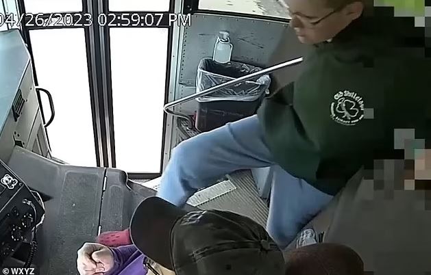 13-year-old boy saves 66 people from danger when bus driver loses consciousness 3