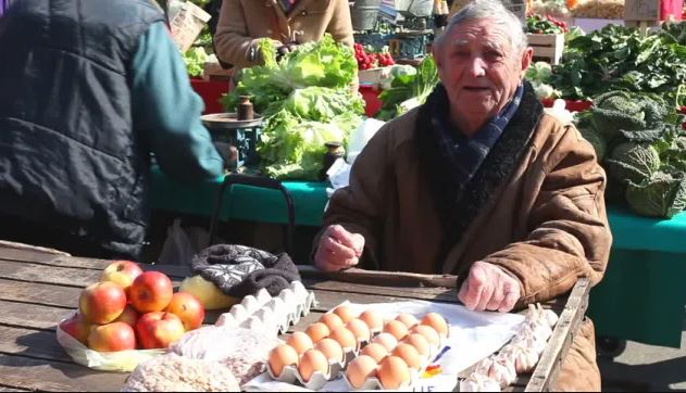 Story About An Old Man Was Selling Eggs On The Street And A Big Lesson For Everyone!