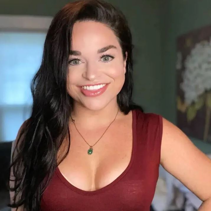 The woman with the widest mouth in the world earns $13,500 every time on TikTok 3