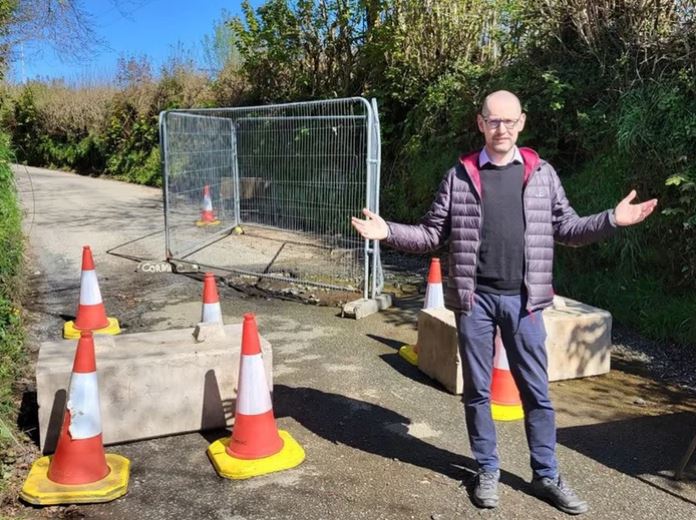 Highway officials searching for mystery motorist who filled huge pothole with concrete 2