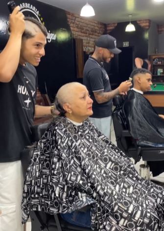 Internet in tears as barber shaves head in support of mother's cancer battle 5