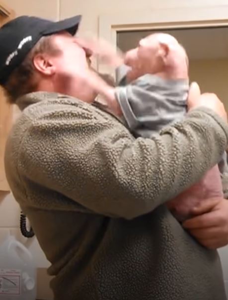 Man returns to adopt the dog he rescued, filling the pup's heart with happiness 3