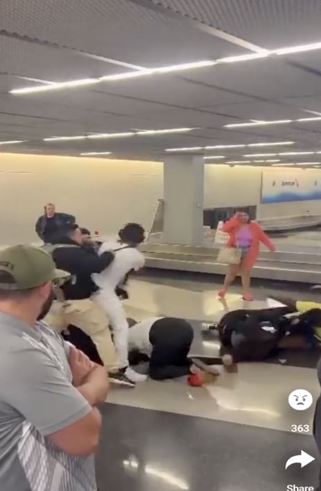 Shocking moment as a fight erupts among travelers at the baggage claim 1