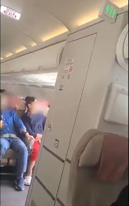The man opened the airplane emergency exit door mid-flight in South Korea, 12 passengers were sent to the hospital 2