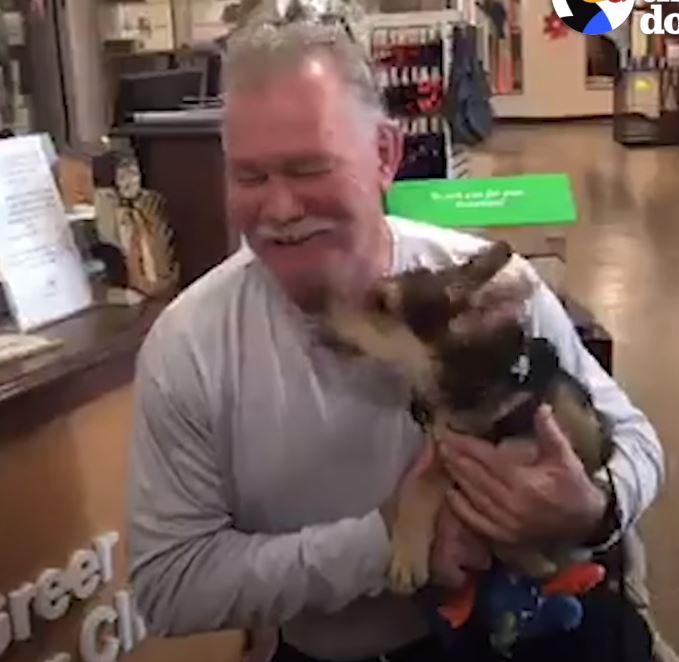 Heartwarming firefighter reunited with the adorable puppy he rescued 5