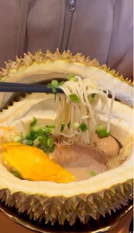 This durian ramen Japanese restaurant is incredibly interesting! Are you brave enough to try it? 4