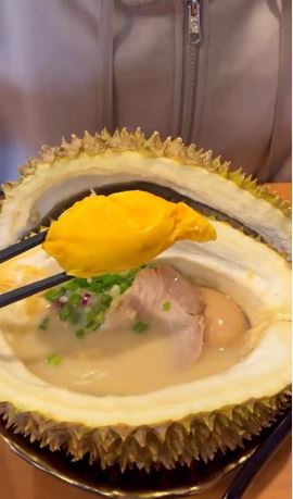 This durian ramen Japanese restaurant is incredibly interesting! Are you brave enough to try it? 5