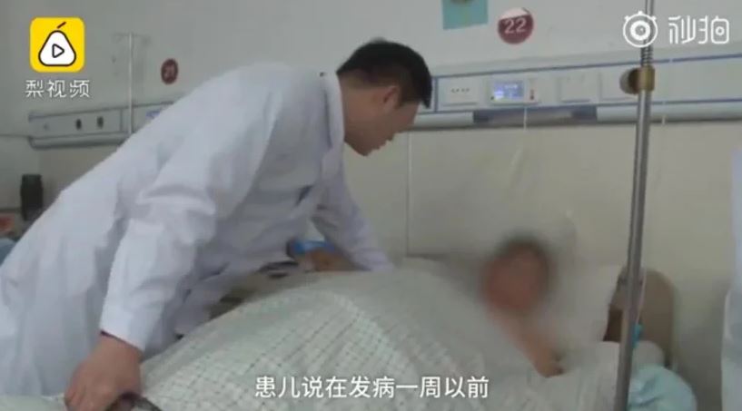 Man low back pain gets an X-ray, discovers his stomach is filled with pearl milk tea 1