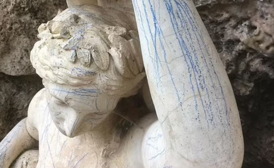 Sabrina, 230-Year-Old statue is graffitied in England 2