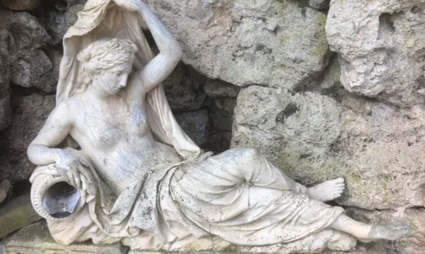 Sabrina, 230-Year-Old statue is graffitied in England 3