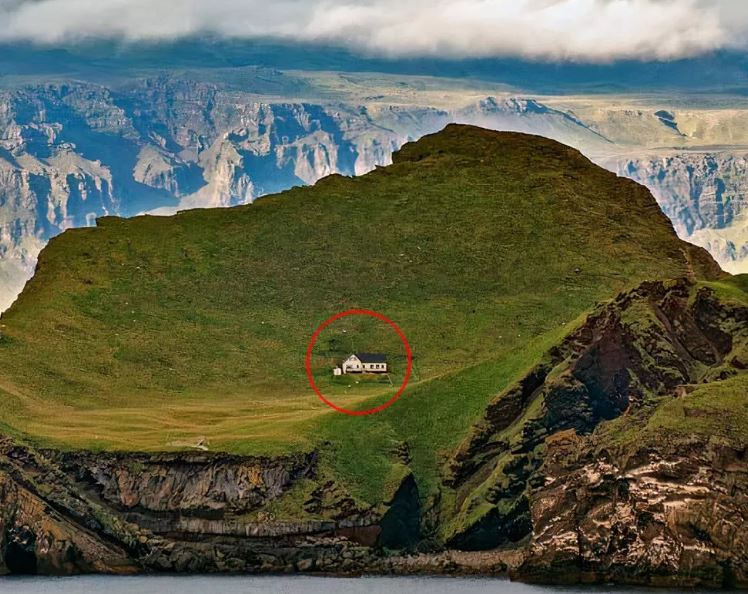 The mystery of the owner of the world's loneliest house 1