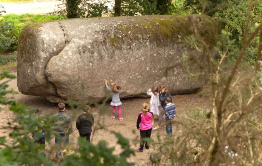 Trembling Rock weighs 137 tons, but anyone can easily move it 4