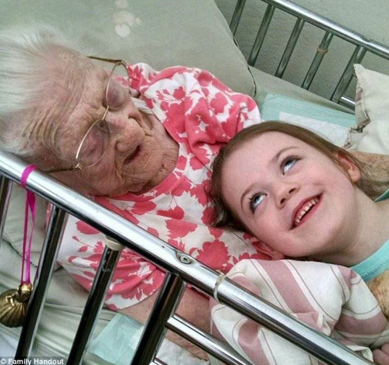 101-Year-Old holds newborn great-granddaughter in final moments her life 2