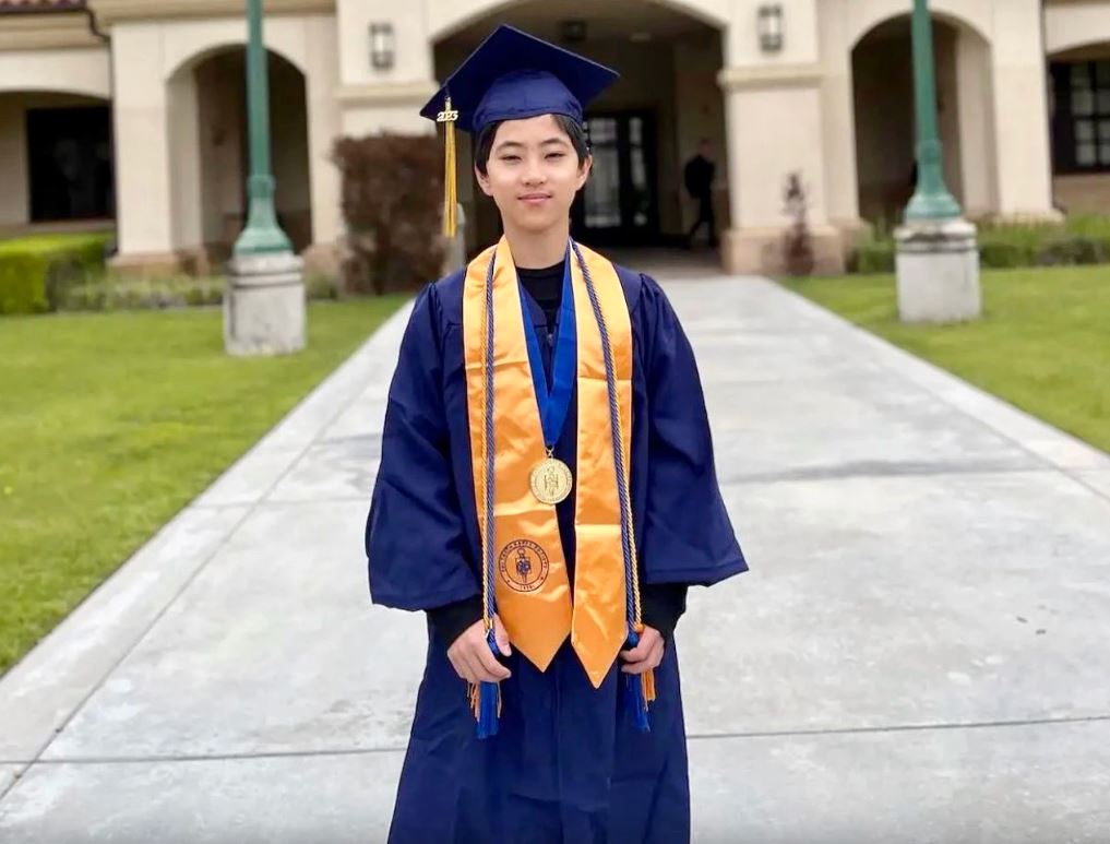 12-year-old boy graduates with 5 associate degrees 1