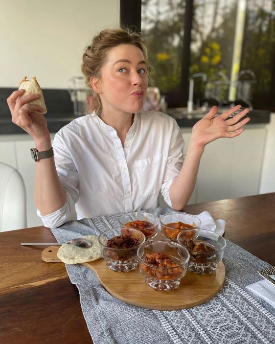Amber Heard enjoying a new life, no plans to return to America : 'I love Spain very much' 4