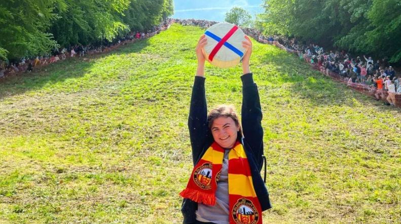 Canadian woman wins cheese rolling race despite being knocked unconscious 3