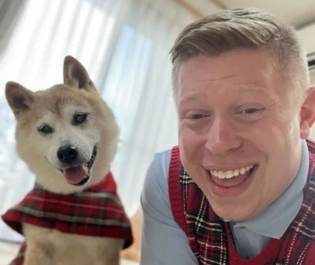 Meme icons doge and bad luck Brian meet in Japan 3