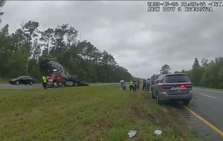 Car launches off tow truck ramp in Florida, soars 36m down the highway 1