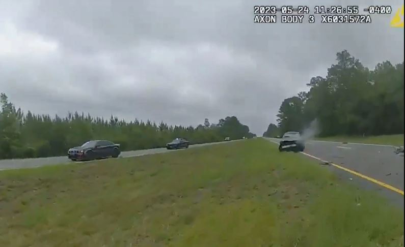 Car launches off tow truck ramp in Florida, soars 36m down the highway 2