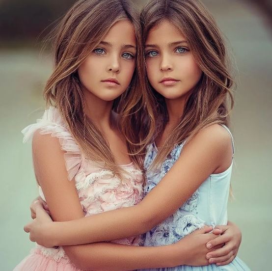 The most beautiful twin sisters in the world, possessing extraordinary looks after 13 years 4