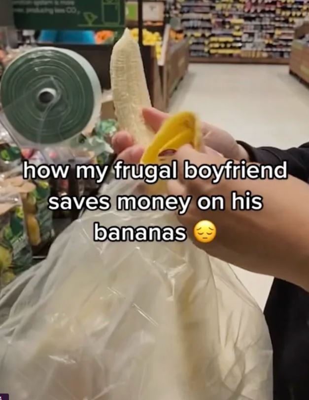 Man peels bananas before weighing them at grocery to save money 2
