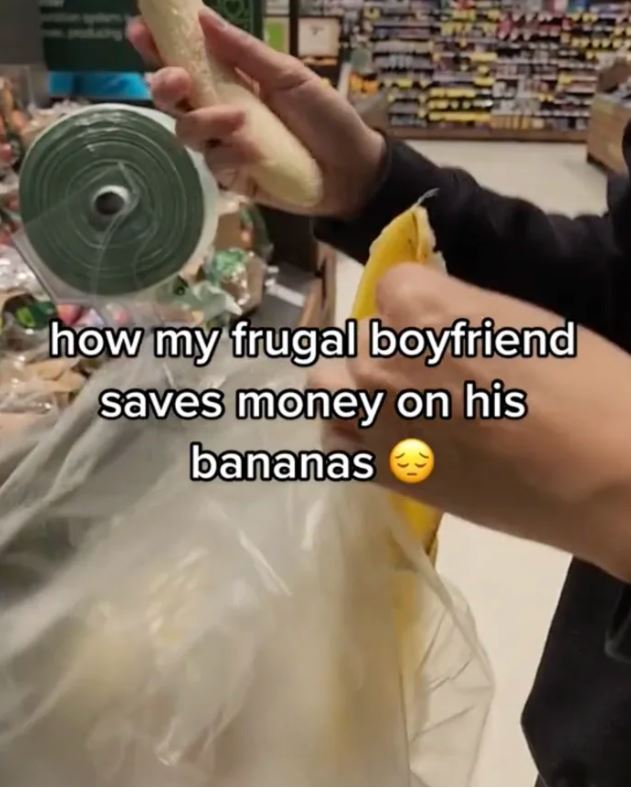 Man peels bananas before weighing them at grocery to save money 3