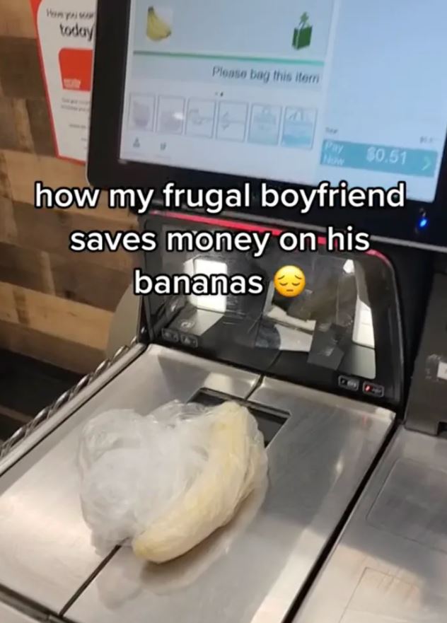 Man peels bananas before weighing them at grocery to save money 5