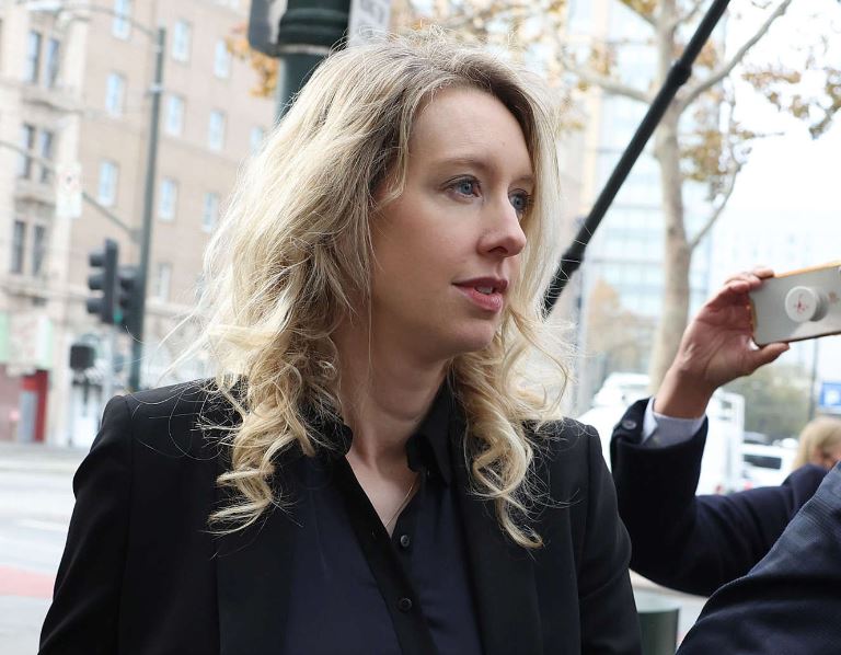 The prison life of Elizabeth Holmes: phone use and jewelry wearing 1