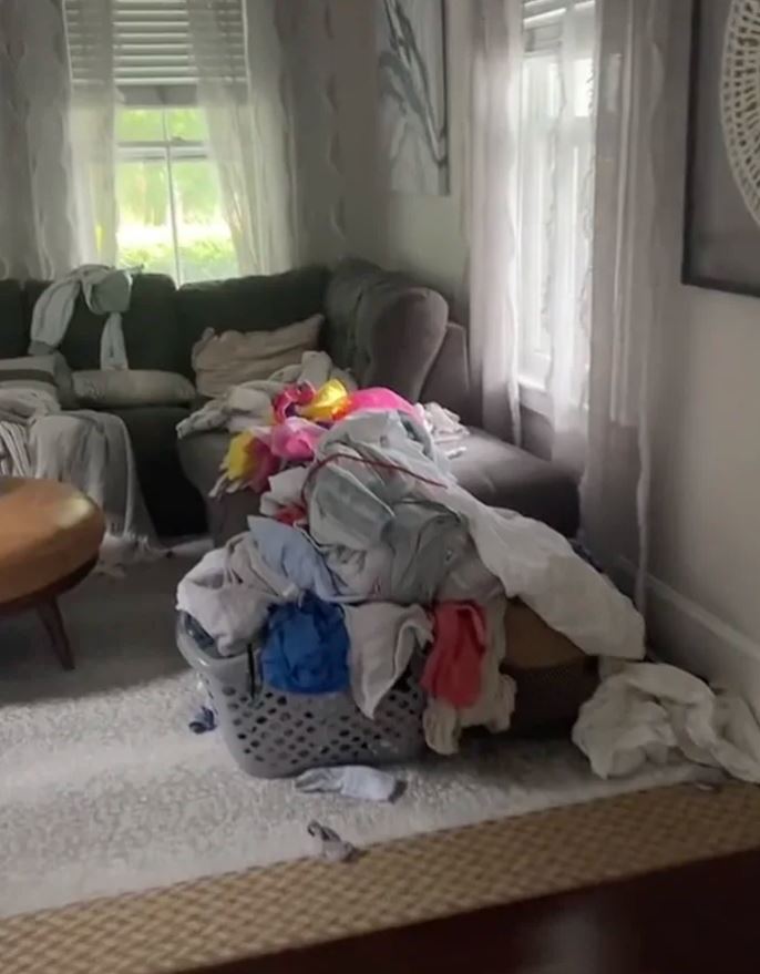 Wife refuses to do housework after her husband says she's not doing 3