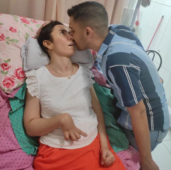 Dedicated man spends lifetime caring for wife who’s in a vegetative state 6