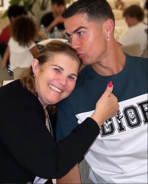 Cristiano Ronaldo opens up about the real reason why he chose to live at home with his mother 3