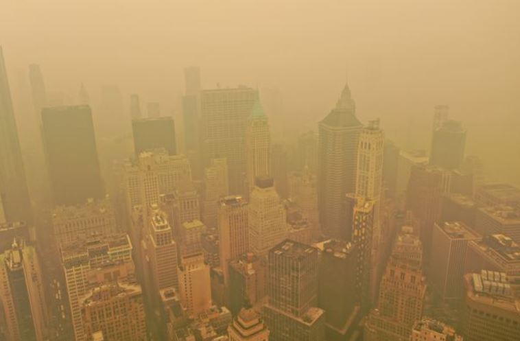 New York city engulfed by 'toxic smog': Record-breaking air pollution 3