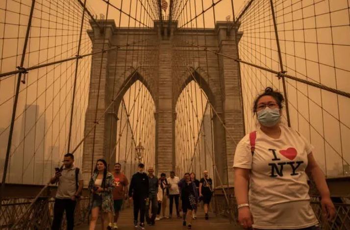 New York city engulfed by 'toxic smog': Record-breaking air pollution 5