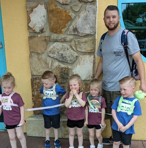 'They are not dogs' Dad sparks online debate after using leash to take his five-year-old quintuplets for a walk 3