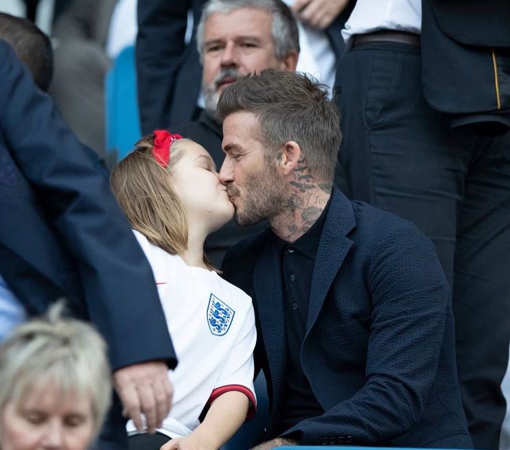 David Beckham shares sweet clip kissing daughter Harper on the lip, stirs strong feelings online 7