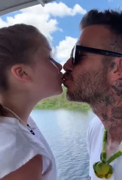 David Beckham shares sweet clip kissing daughter Harper on the lip, stirs strong feelings online 8