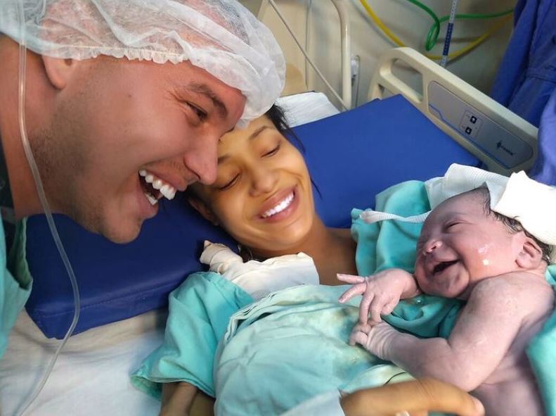 A dad talks to his baby in the womb and creates magical connection when she is born 2