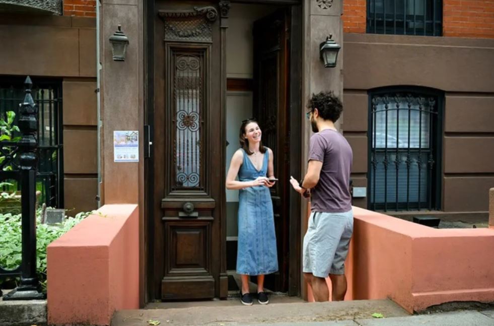 A vegan landlord in NYC refuses to rent apartments to tenants who cook meat and fish 2