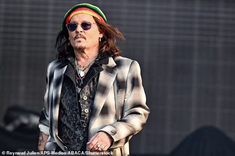 Johnny Depp returns to the big screen and shines on stage with Alice Cooper in France 4
