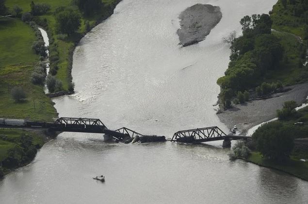 Bridge collapse, the chemical train carrying contaminants into Yellowstone River 1
