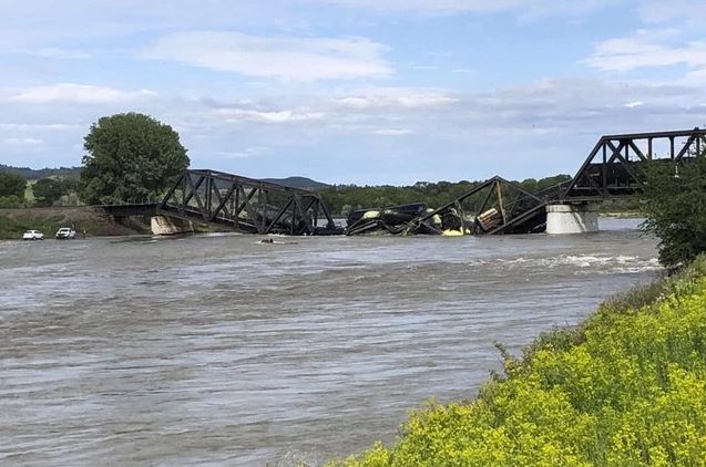 Bridge collapse, the chemical train carrying contaminants into Yellowstone River 3