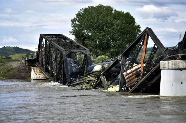 Bridge collapse, the chemical train carrying contaminants into Yellowstone River 6