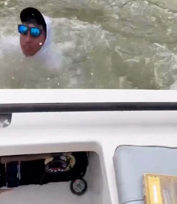 Terrifying moment Florida fisherman was bitten by shark out of nowhere and drag him into the water 4