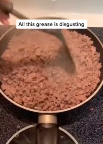Woman rinsing cooked ground beef causes controversy among viewers 3